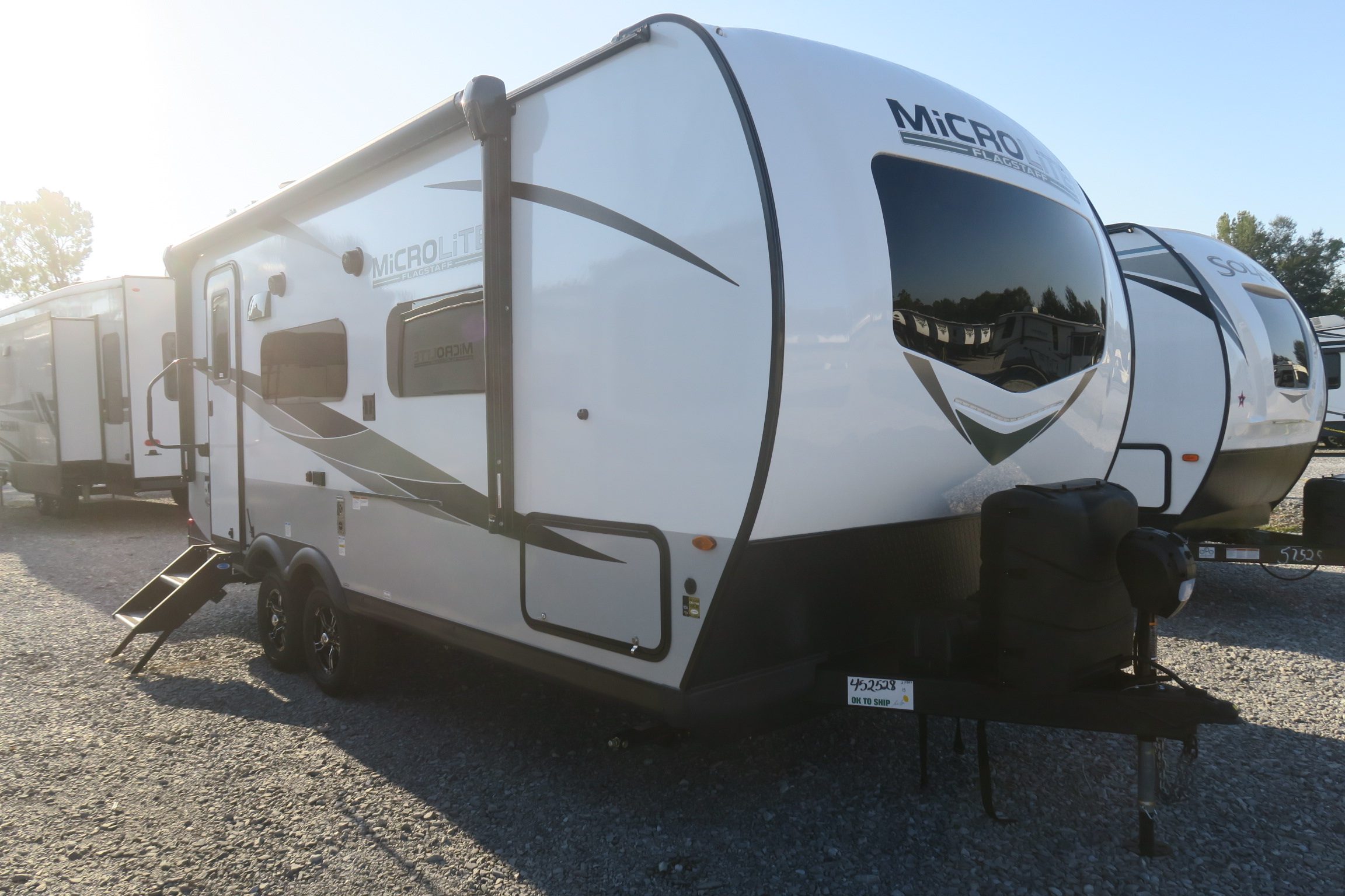 NEW 2023 FLAGSTAFF MICRO LITE 21FBRS - Overview | Berryland Campers