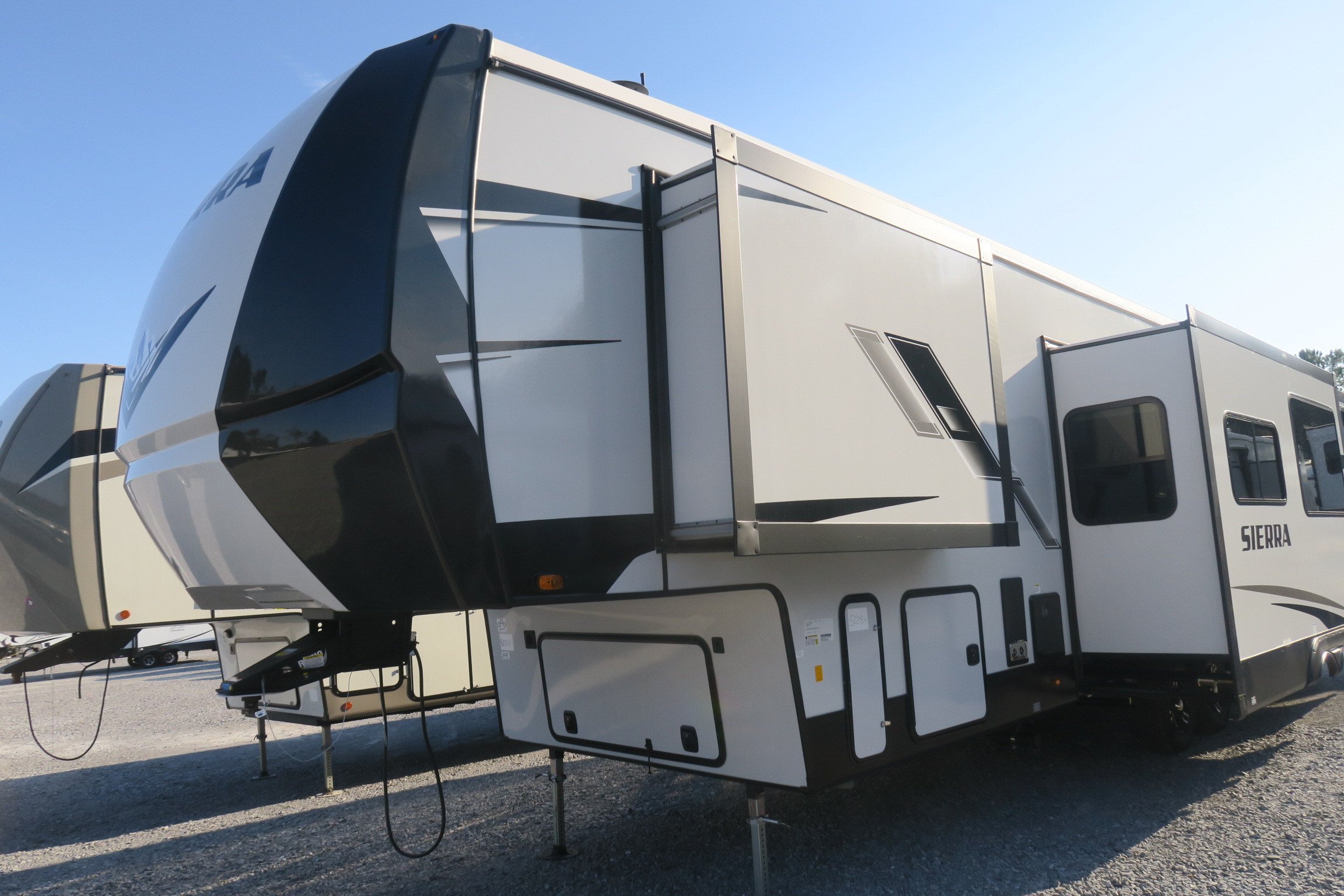 NEW 2023 SIERRA 3330BH Overview Berryland Campers