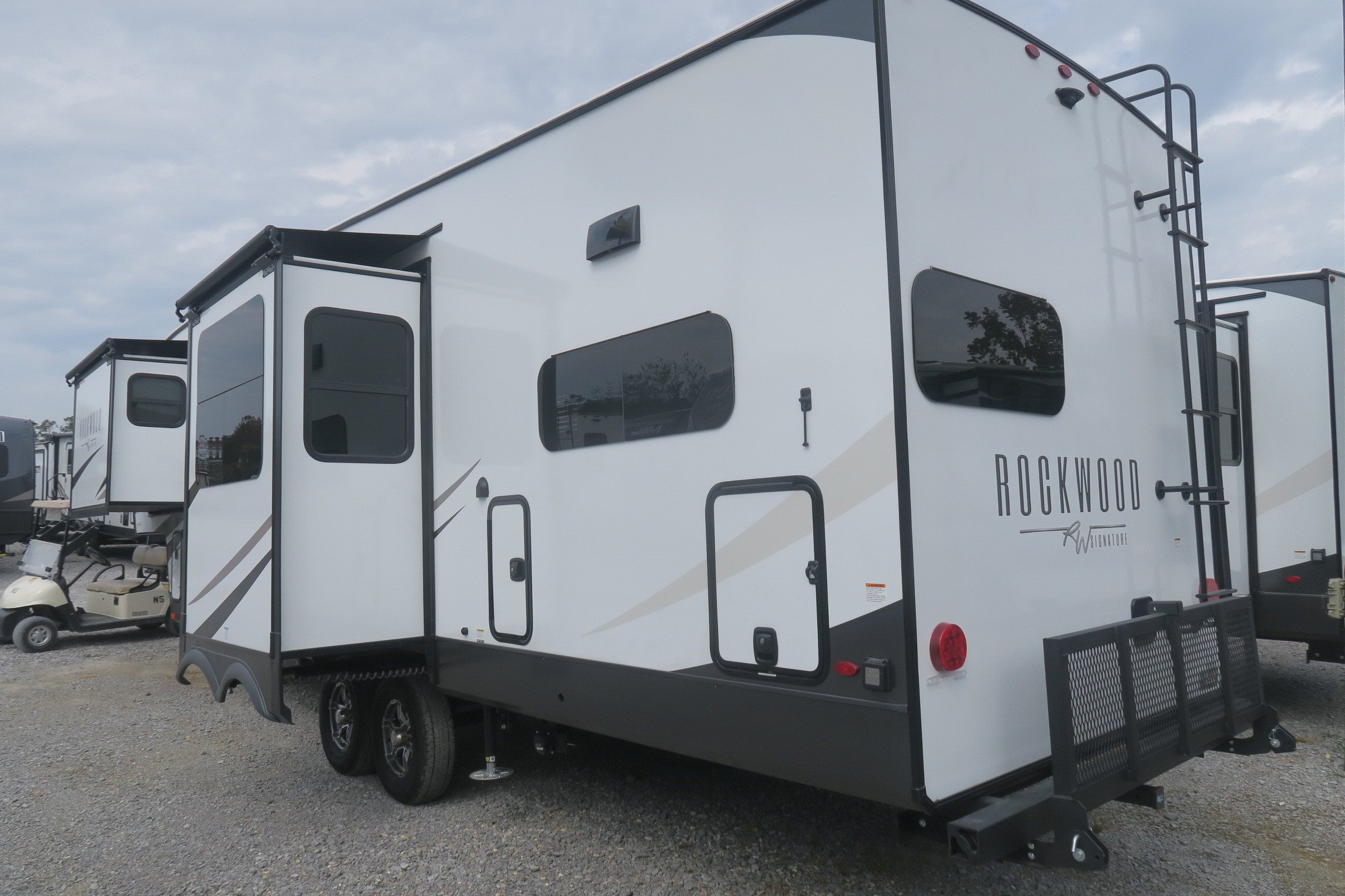 NEW 2023 ROCKWOOD SIGNATURE 8291CL Overview Berryland Campers
