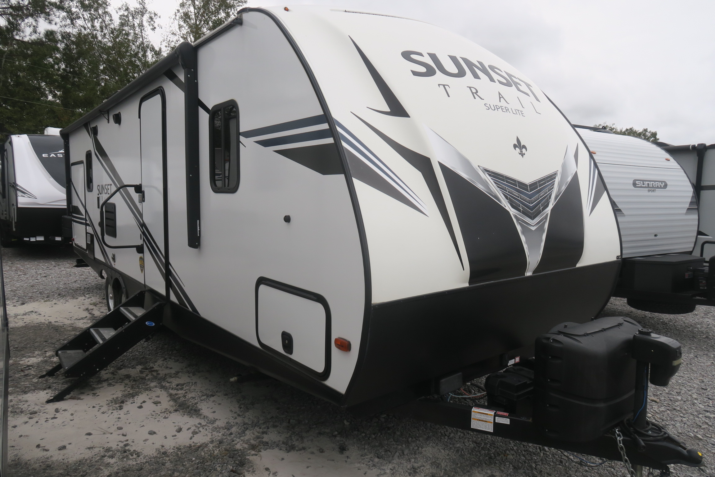 USED 2019 SUNSET TRAIL 253 RB SUPER LITE Overview Berryland Campers