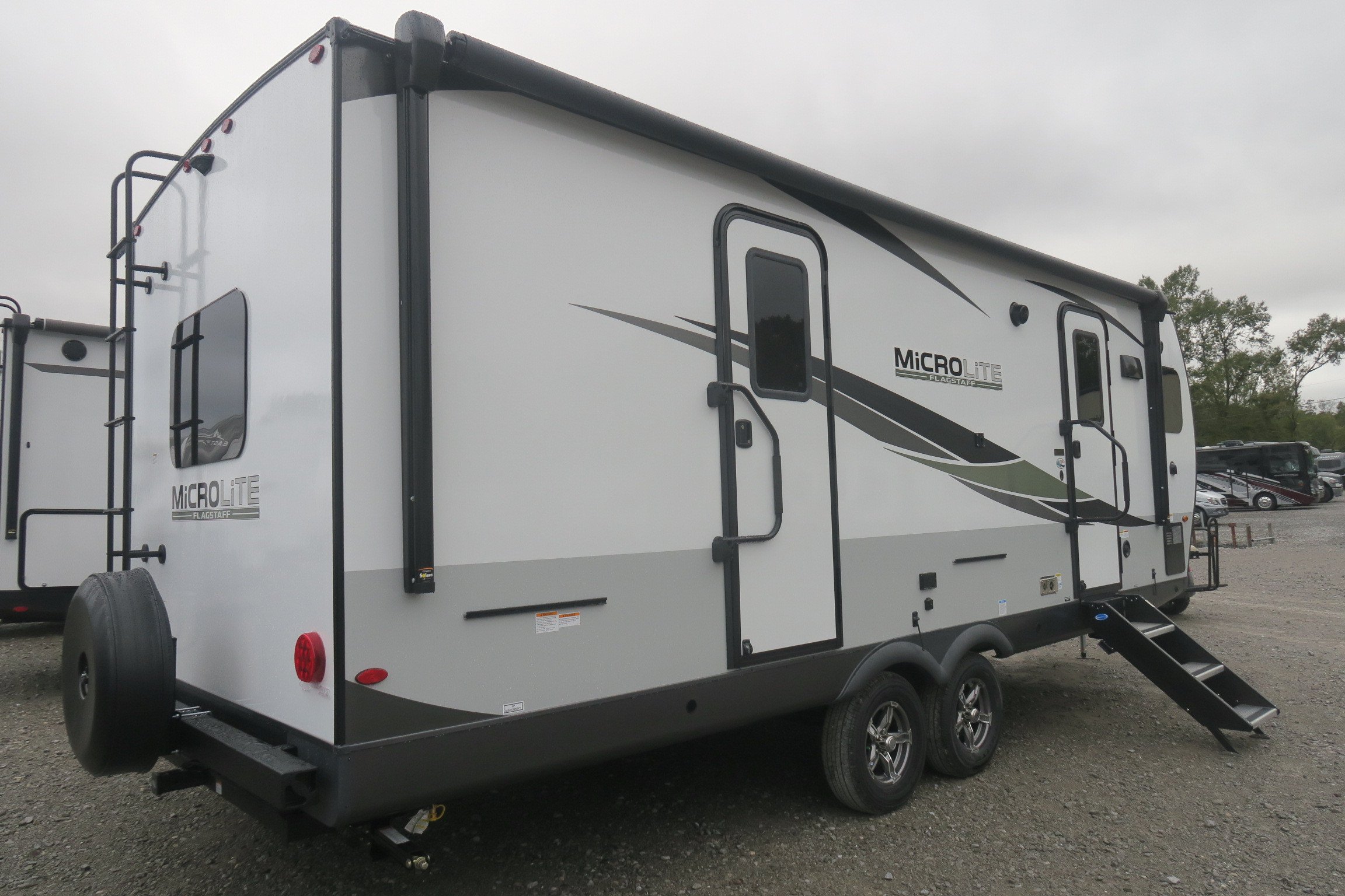 NEW 2023 FLAGSTAFF SUPER LITE 25FKBS Overview Berryland Campers