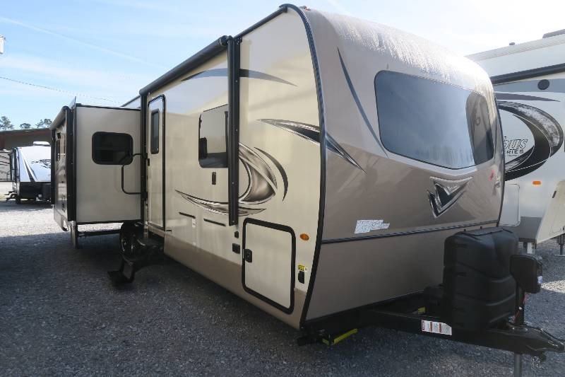 NEW 2019 FLAGSTAFF SUPER LITE 29KSWS Overview Berryland Campers