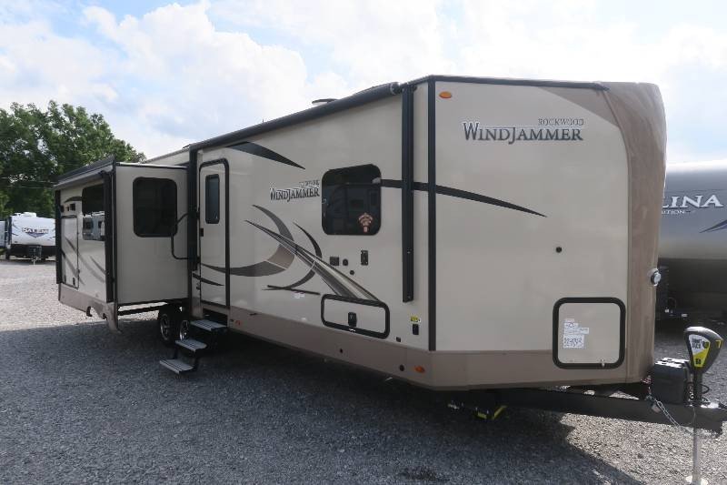 NEW 2019 ROCKWOOD WINDJAMMER 3029V Overview Berryland Campers