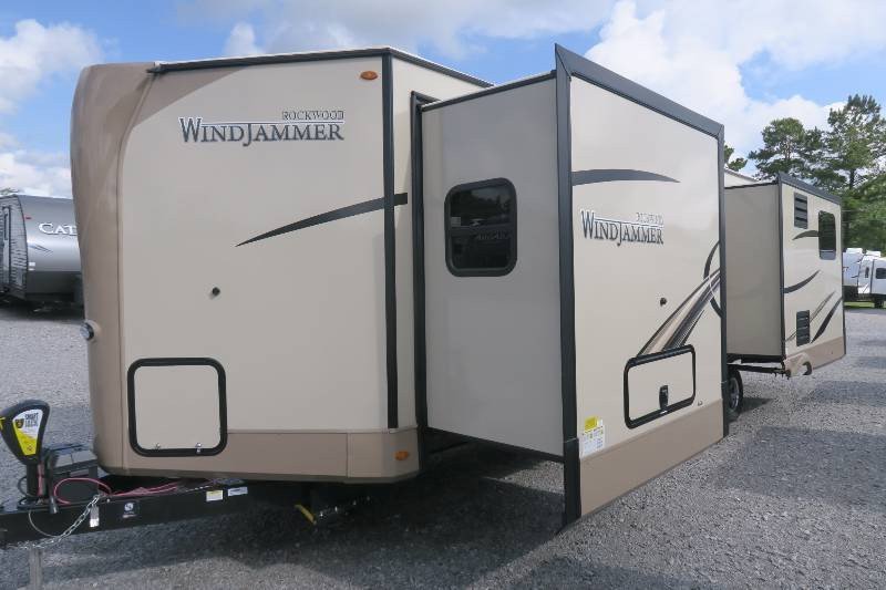 NEW 2019 ROCKWOOD WINDJAMMER 3029V Overview Berryland Campers