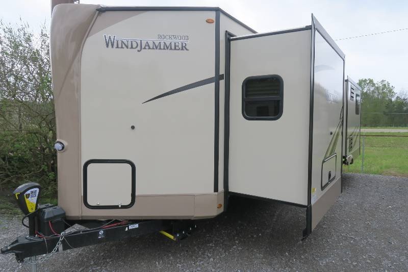 NEW 2019 ROCKWOOD WINDJAMMER 3029V Overview Berryland Campers
