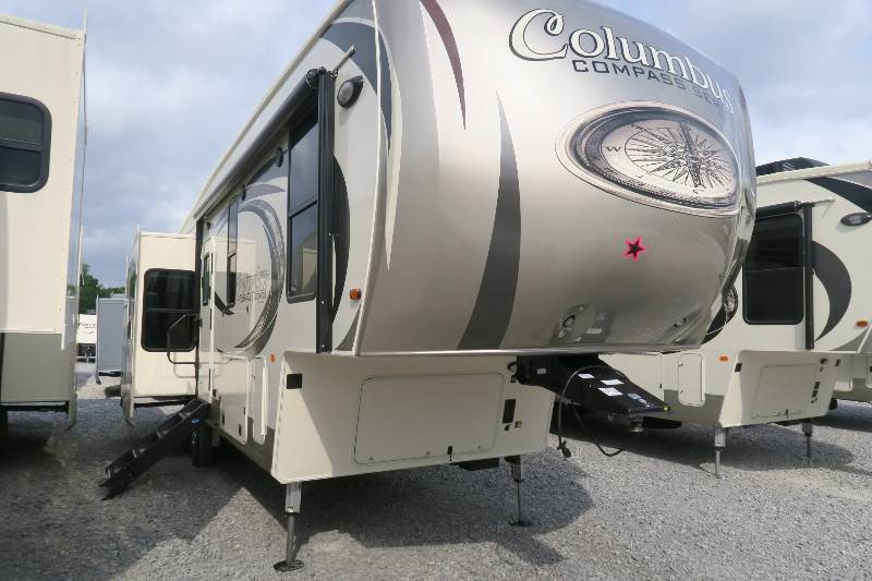 NEW 2018 PALOMINO COLUMBUS 298RLC Overview Berryland Campers