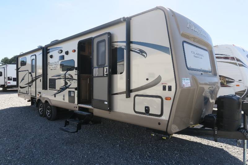 USED 2017 FOREST RIVER FLAGSTAFF 831BHDS Overview