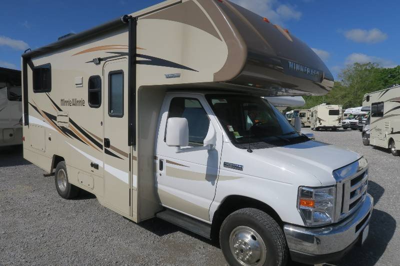 USED 2017 WINNEBAGO MINI WINNIE 22R - Overview | Berryland Campers