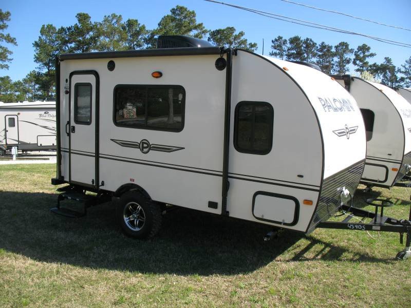 who manufactures palomino travel trailers