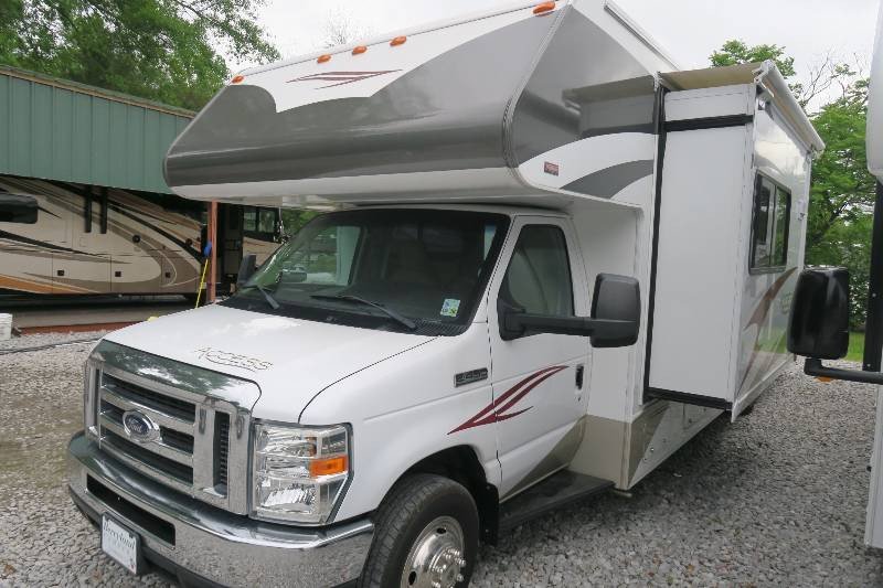 USED 2012 WINNEBAGO ACCESS 31J - Overview | Berryland Campers