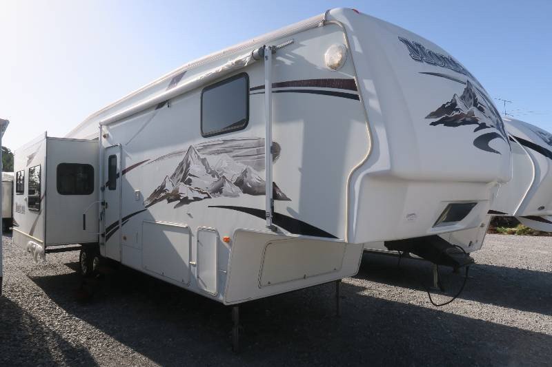 USED 2007 KEYSTONE MONTANA 3400RL Overview Berryland Campers