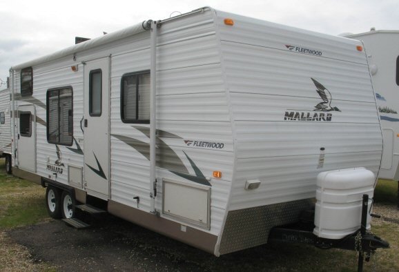 USED 2005 FLEETWOOD MALLARD 240BH - Overview | Berryland Campers