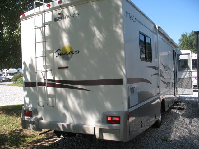 USED 2005 ITASCA BY WINNEBAGO SUNOVA 30B - Overview | Berryland Campers