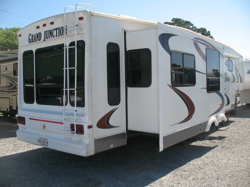 NEW 2005 GRAND JUNCTION GRAND JUNCTION 35TMS Overview Berryland Campers