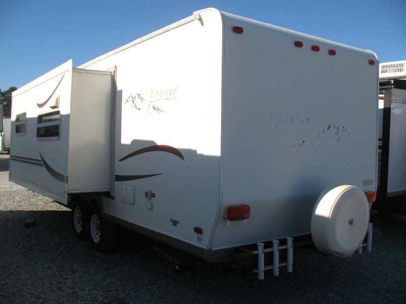 USED 2004 FOREST RIVER FLAGSTAFF 26BHSS Overview