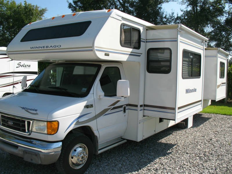 used-2004-winnebago-mini-winnie-29b-overview-berryland-campers