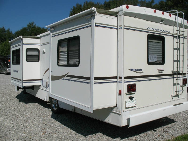 USED 2004 WINNEBAGO MINI WINNIE 29B - Overview | Berryland Campers