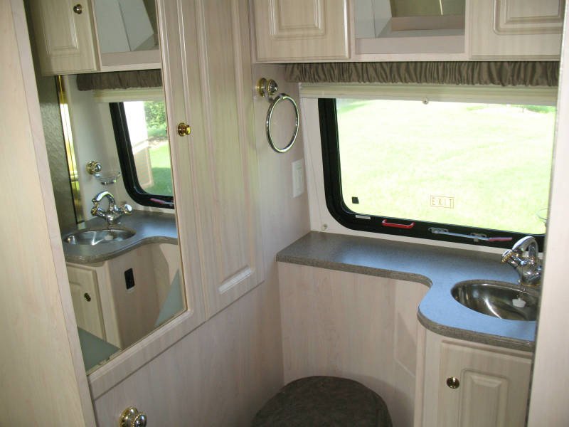 USED 2004 COACH HOUSE PLATINUM 232SD Overview Berryland Campers