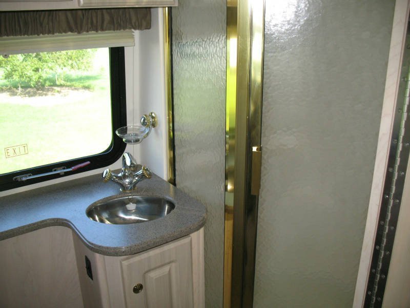 USED 2004 COACH HOUSE PLATINUM 232SD Overview Berryland Campers