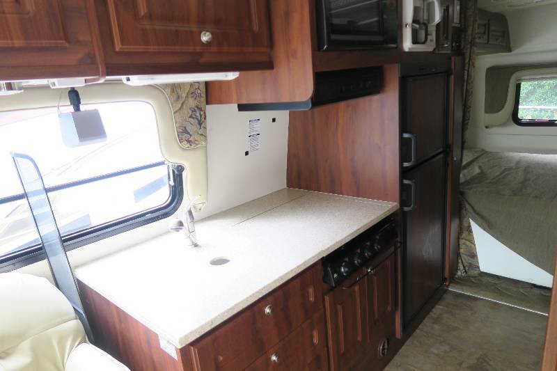 USED 2004 COACH HOUSE PLATINUM 272XL Overview Berryland Campers