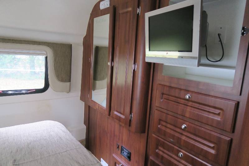 USED 2004 COACH HOUSE PLATINUM 272XL Overview Berryland Campers