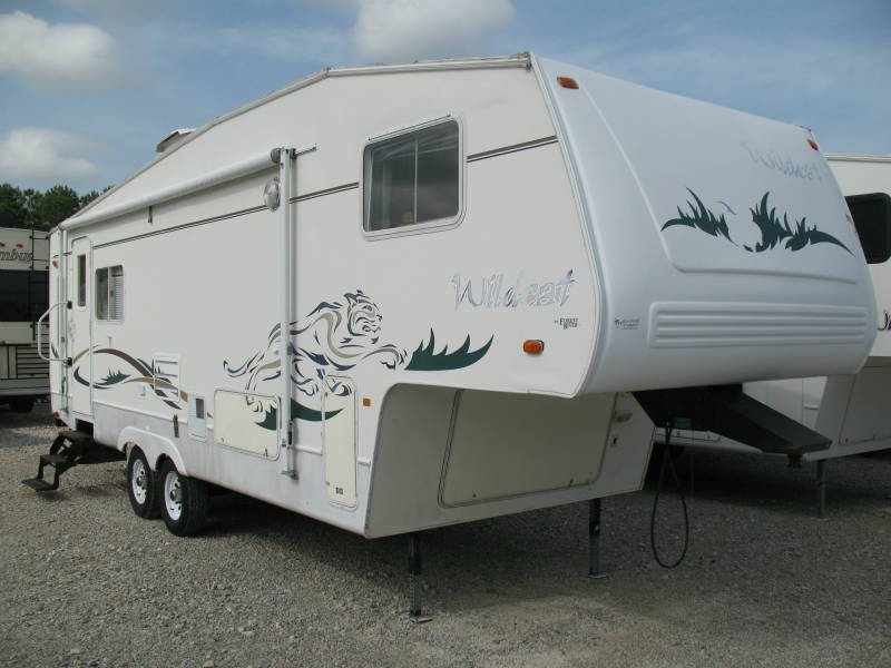 USED 2002 FOREST RIVER WILDCAT 27RL - Overview | Berryland Campers 2002 Forest River Wildcat 5th Wheel