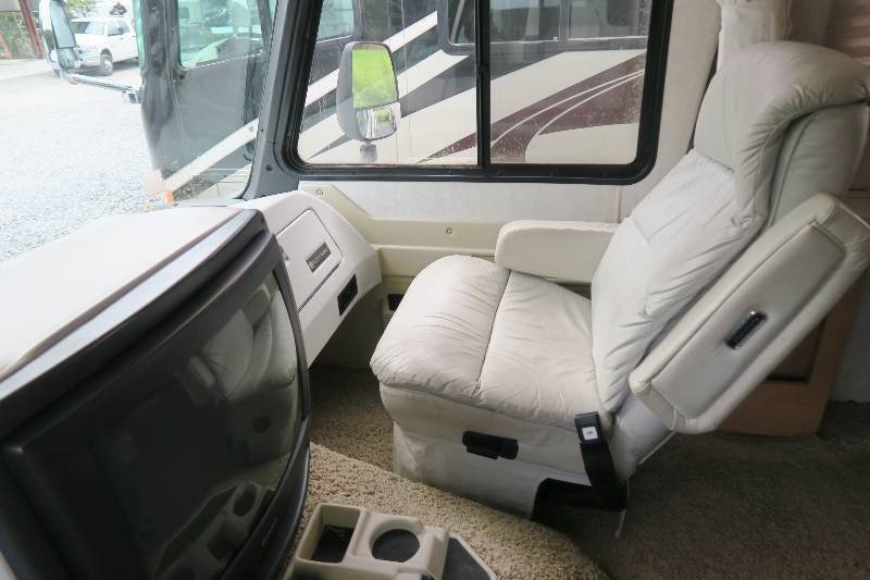 USED 1995 HOLIDAY RAMBLER ENDEAVOR 37 Overview Berryland Campers