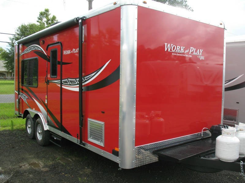 赤とベージュのトラック PLAY ME NEW 2014 FOREST RIVER WORK-N-PLAY 18EC - Overview | Berryland Campers