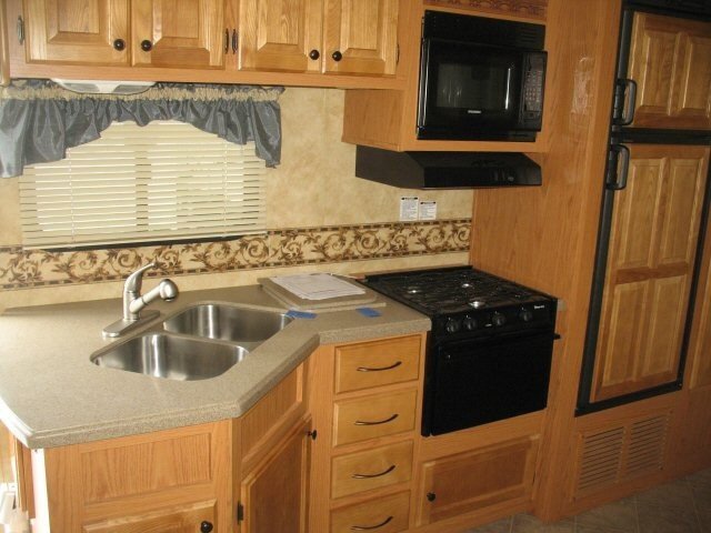 USED 2009 HEARTLAND SUNDANCE 3300RLB - Overview | Berryland Campers