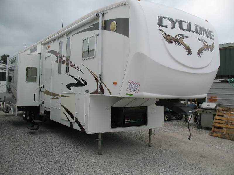 USED 2008 HEARTLAND CYCLONE 4012 - Overview | Berryland Campers