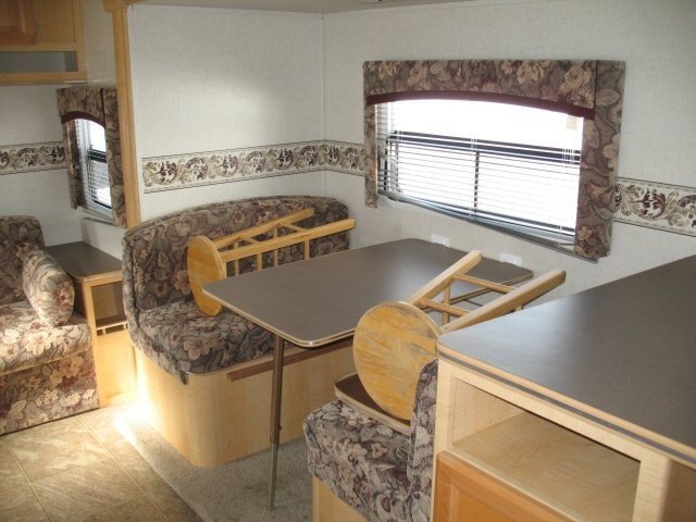 USED 2005 R-VISION TRAIL-LITE 8308S - Overview | Berryland Campers