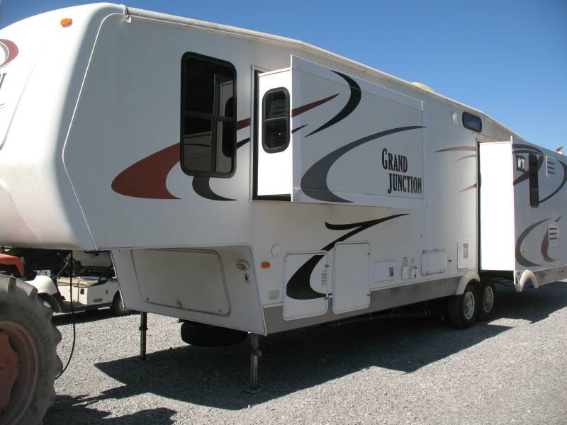 NEW 2005 GRAND JUNCTION GRAND JUNCTION 35TMS Overview Berryland Campers