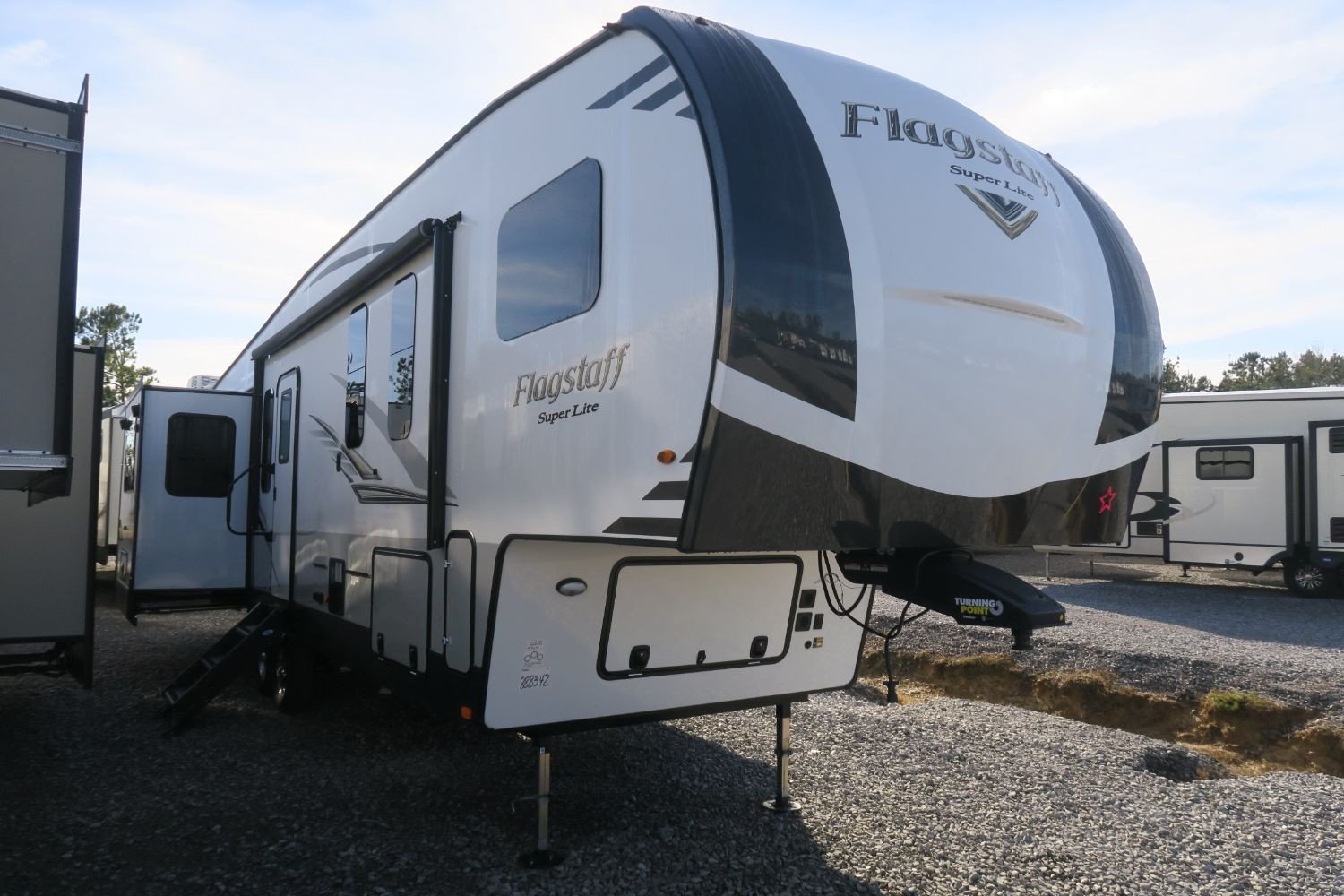 NEW 2019 FLAGSTAFF SUPER LITE 529MBS - Overview | Berryland Campers