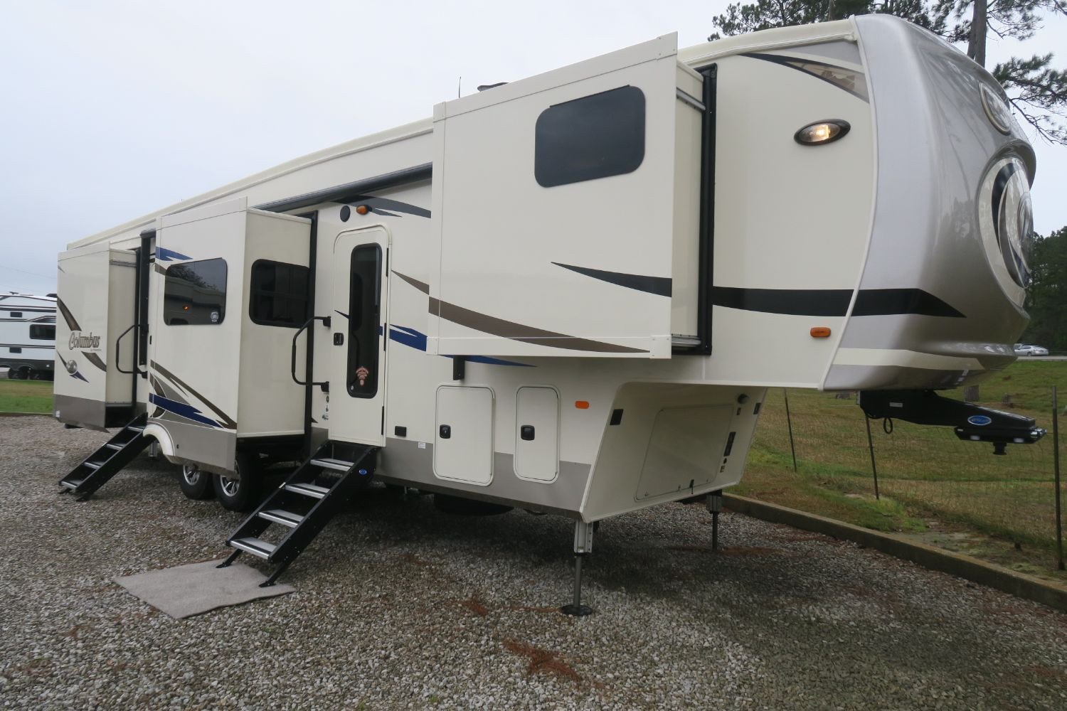 NEW 2019 COLUMBUS 1492 386FK - Overview | Berryland Campers