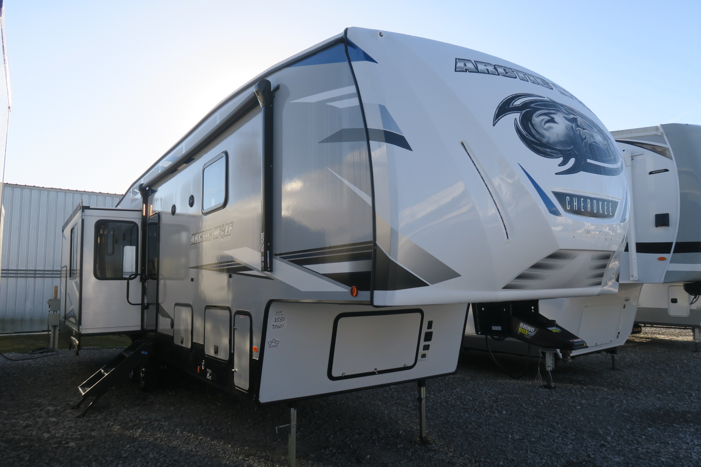 NEW 2021 CHEROKEE ARCTIC WOLF 3550SUITE - Overview | Berryland Campers