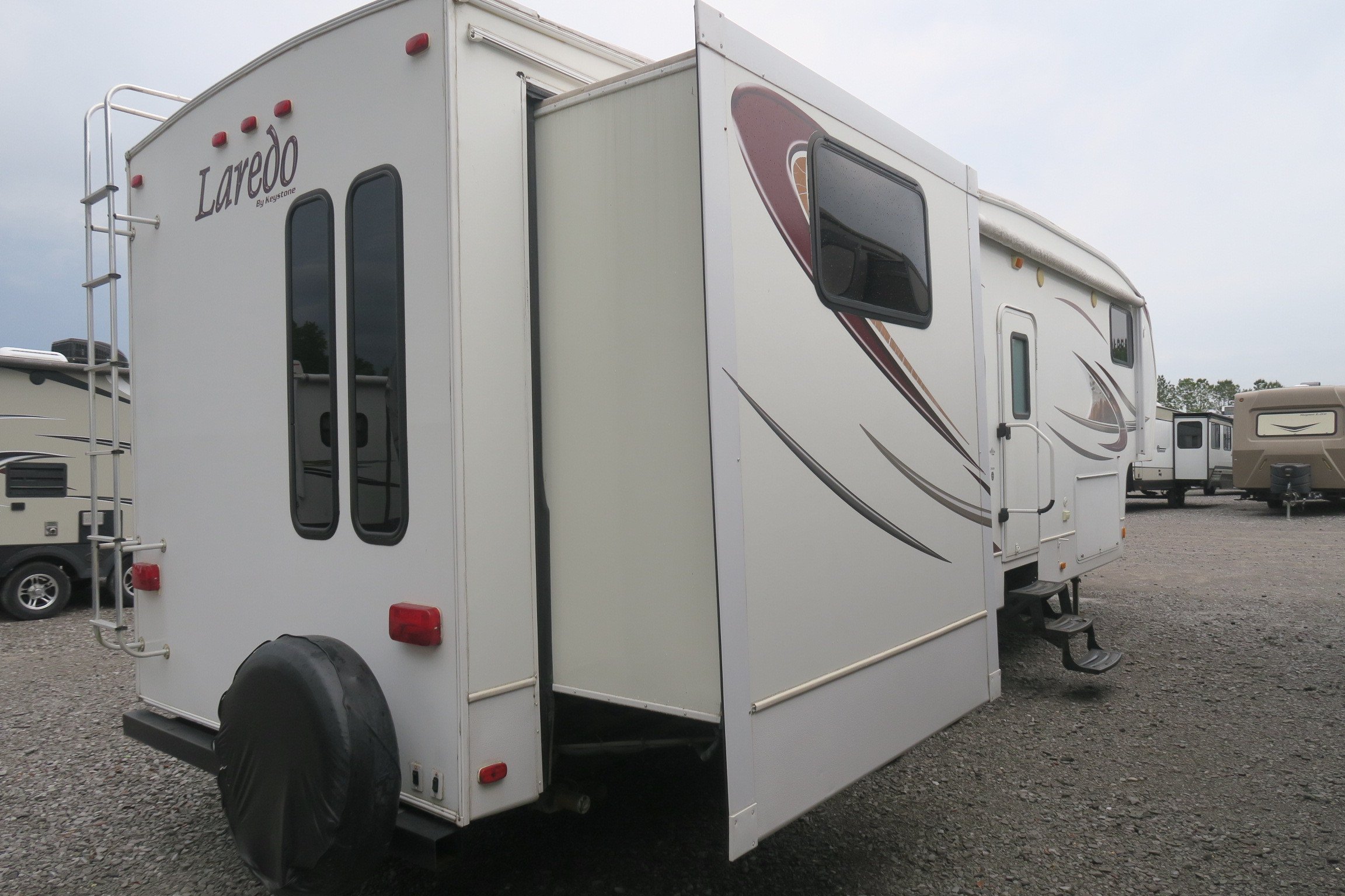 USED 2010 LAREDO 298BH - Overview | Berryland Campers