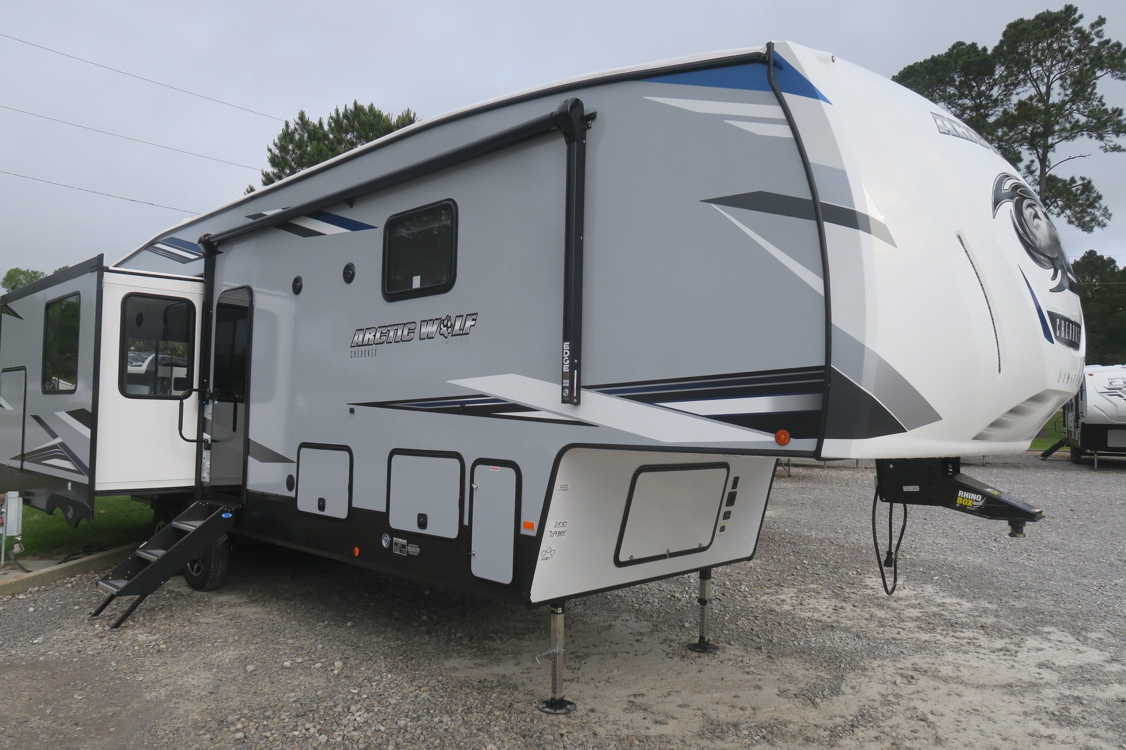NEW 2021 CHEROKEE ARCTIC WOLF 3550SUITE - Overview | Berryland Campers