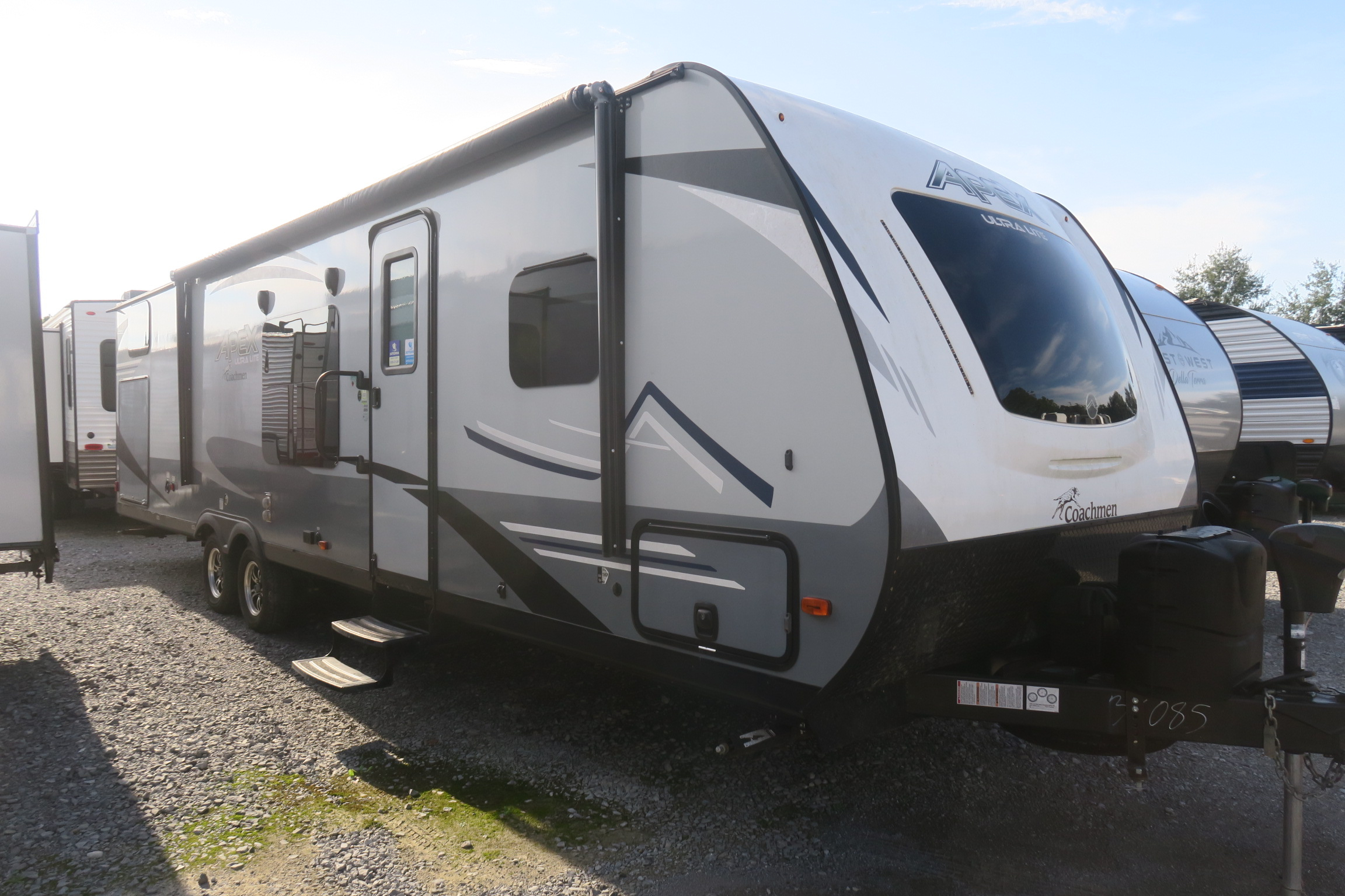 USED 2020 APEX 300BHS - Overview | Berryland Campers