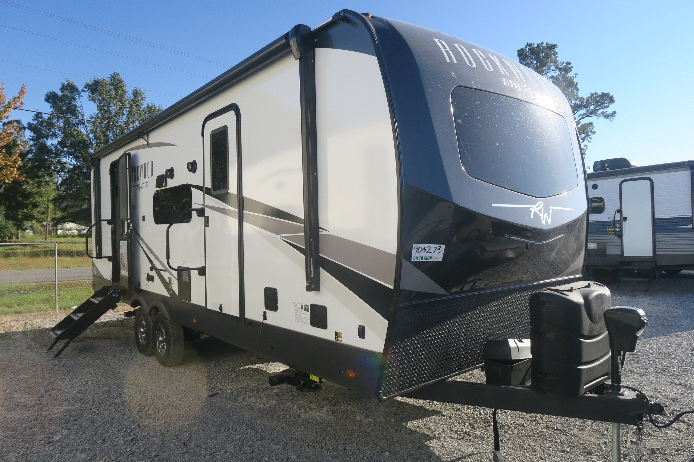 NEW 2023 ROCKWOOD SIGNATURE 8262RBS - Overview | Berryland Campers