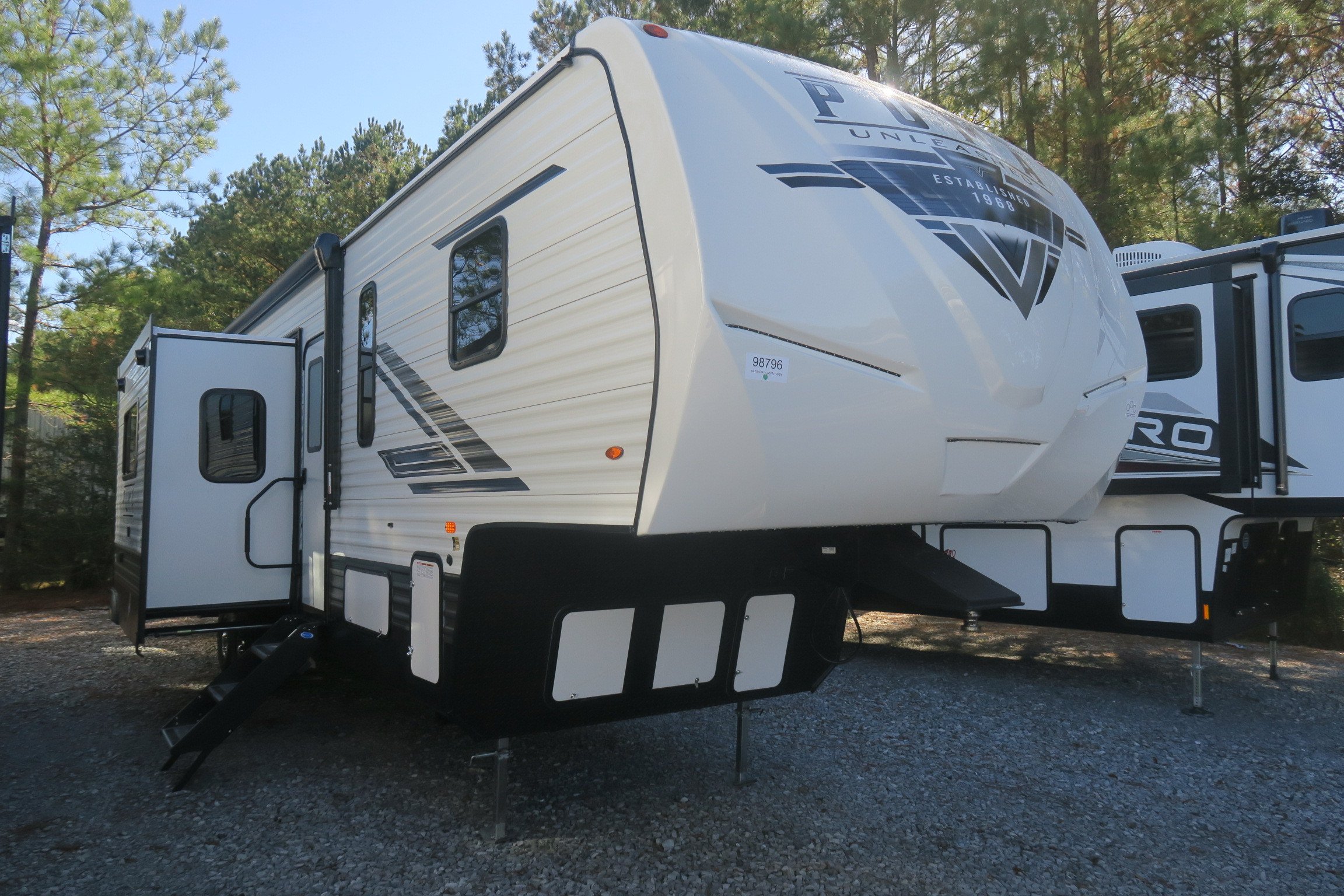 NEW 2023 PUMA UNLEASHED 383DSS - Overview | Berryland Campers