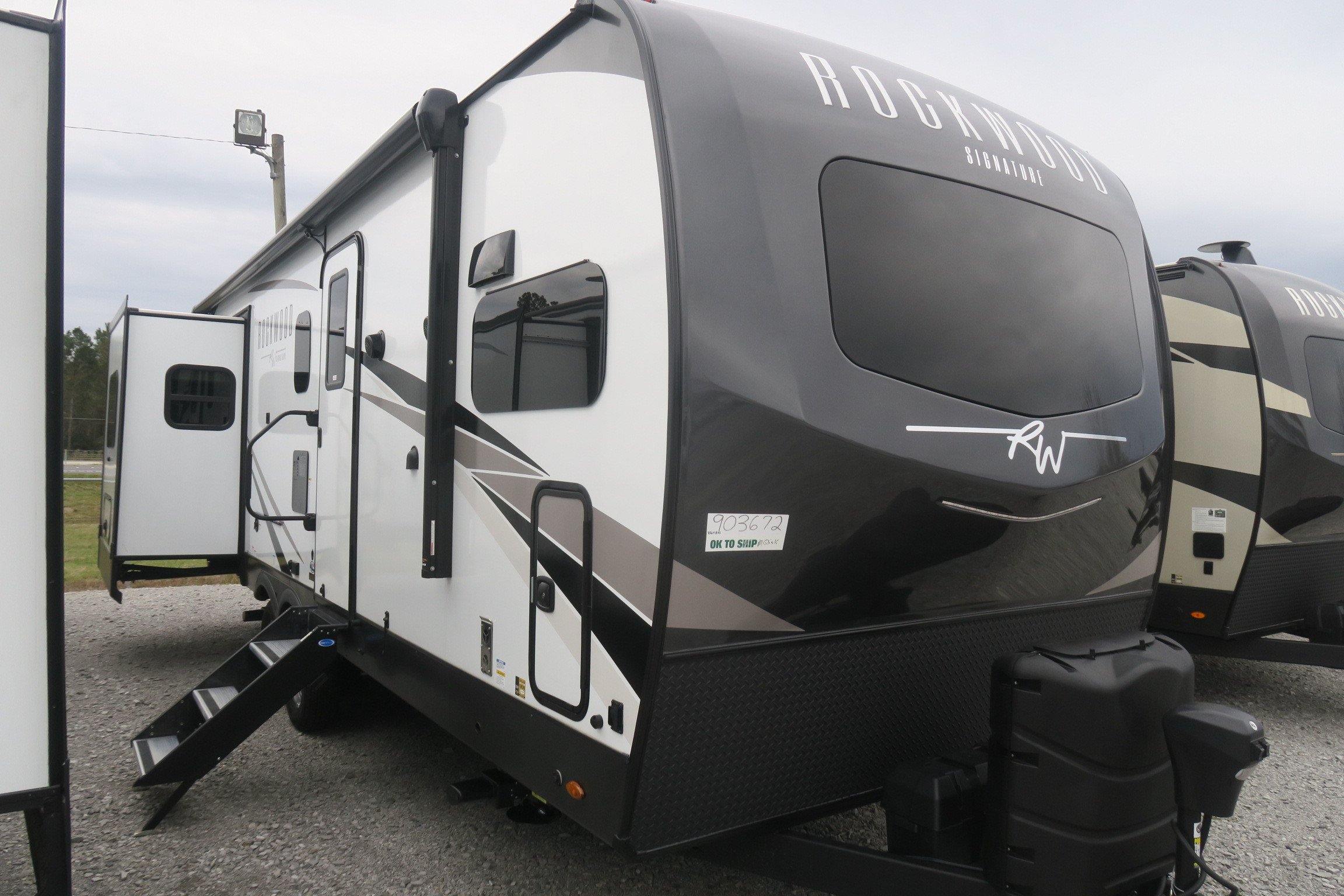 NEW 2023 ROCKWOOD SIGNATURE 8264BHS - Overview | Berryland Campers