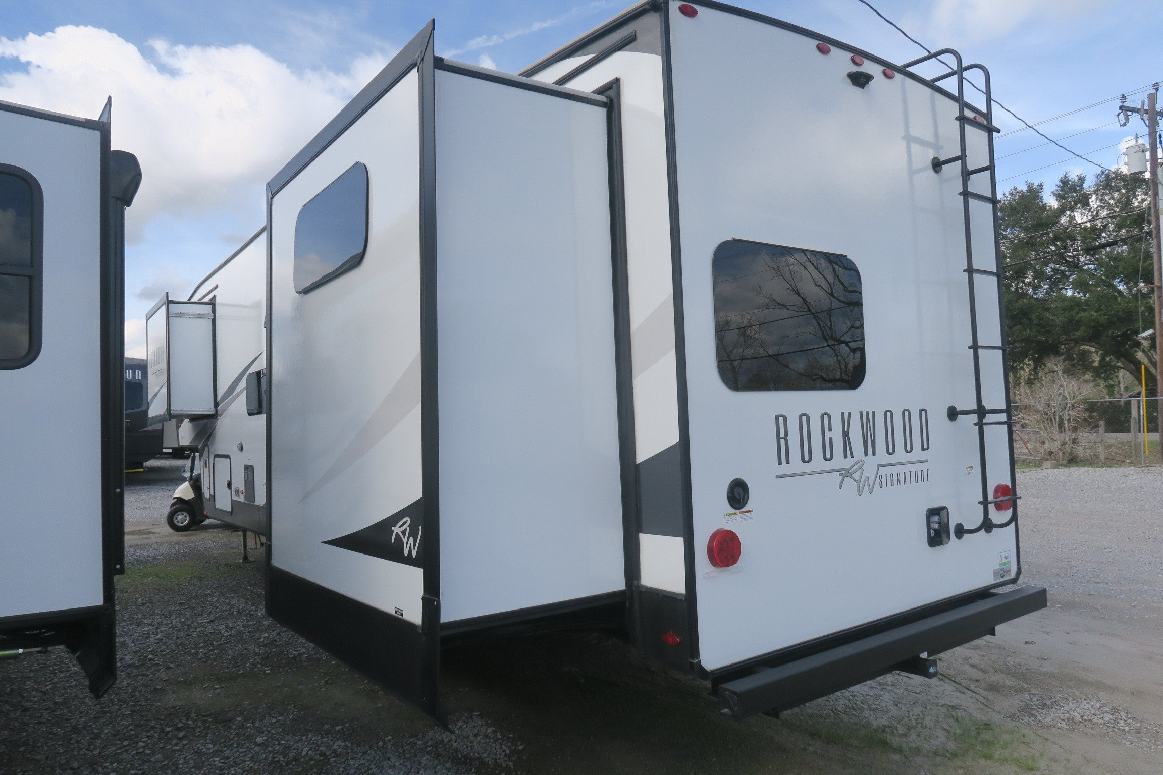 NEW 2023 ROCKWOOD SIGNATURE 2892WS Overview Berryland Campers