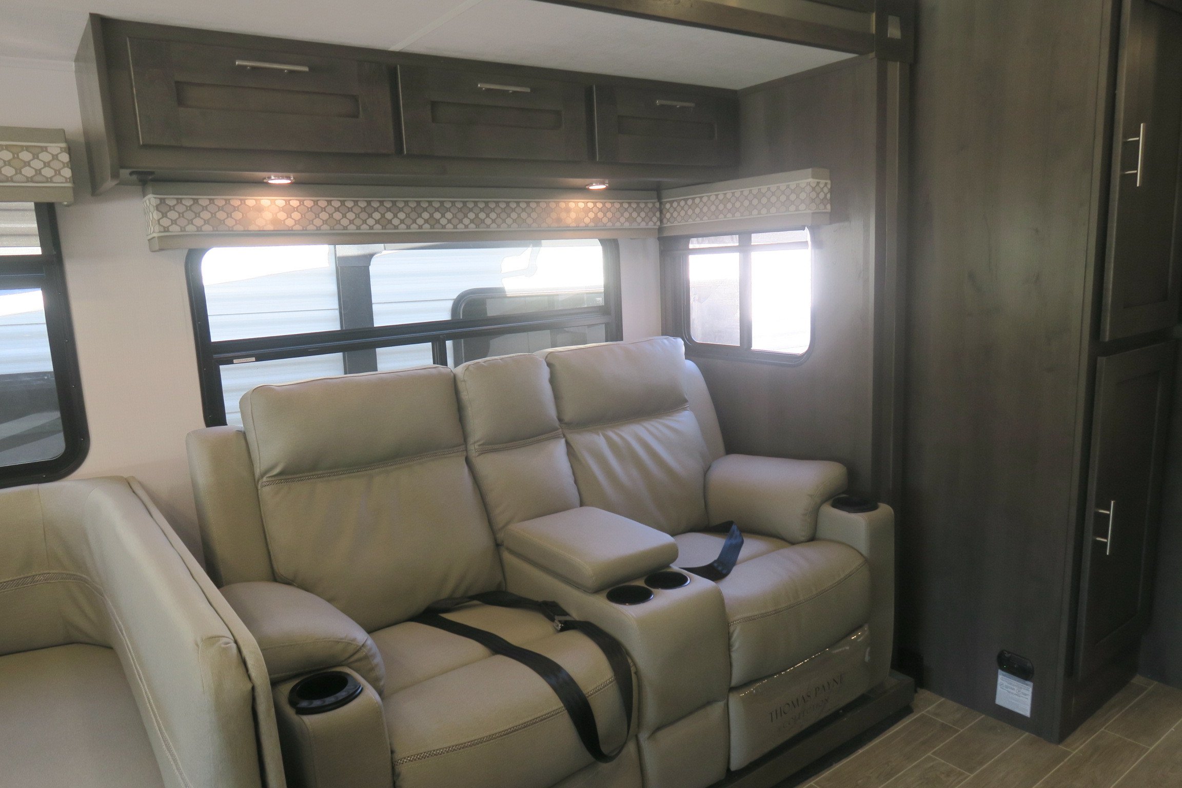 NEW 2023 GEORGETOWN 5 SERIES GT5 34H5 - Overview | Berryland Campers