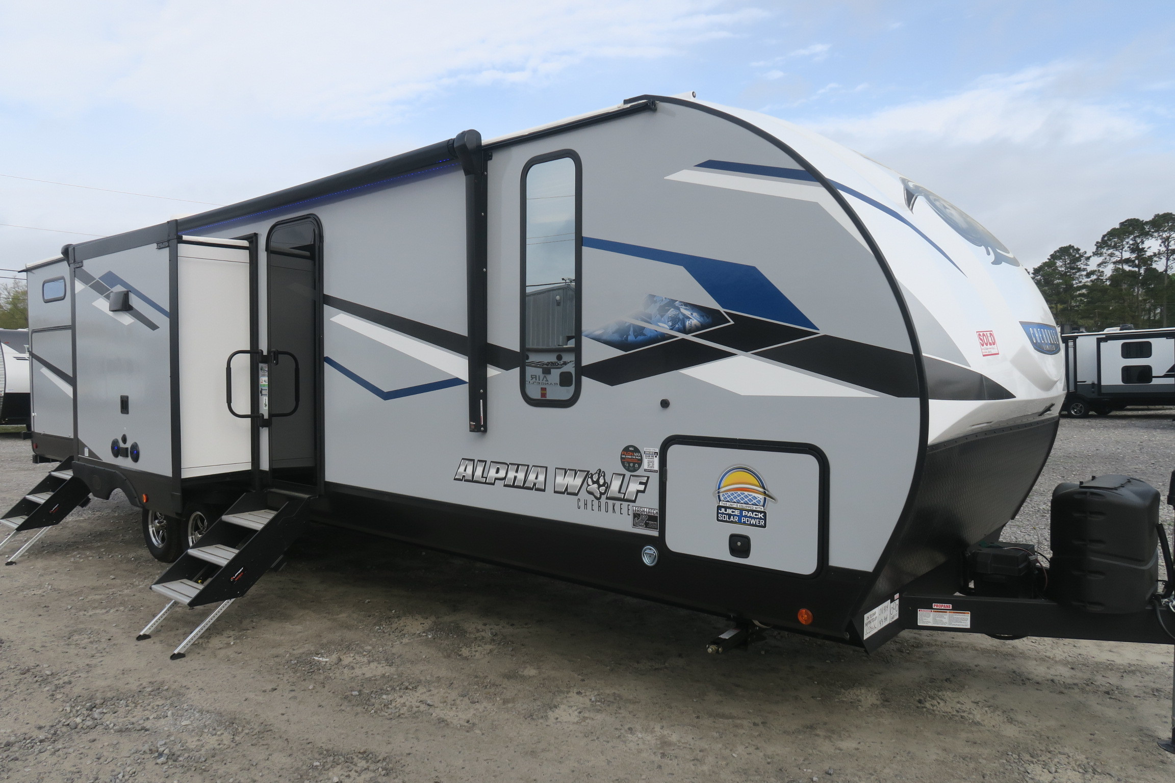 NEW 2023 CHEROKEE ALPHA WOLF 33BH - Overview | Berryland Campers