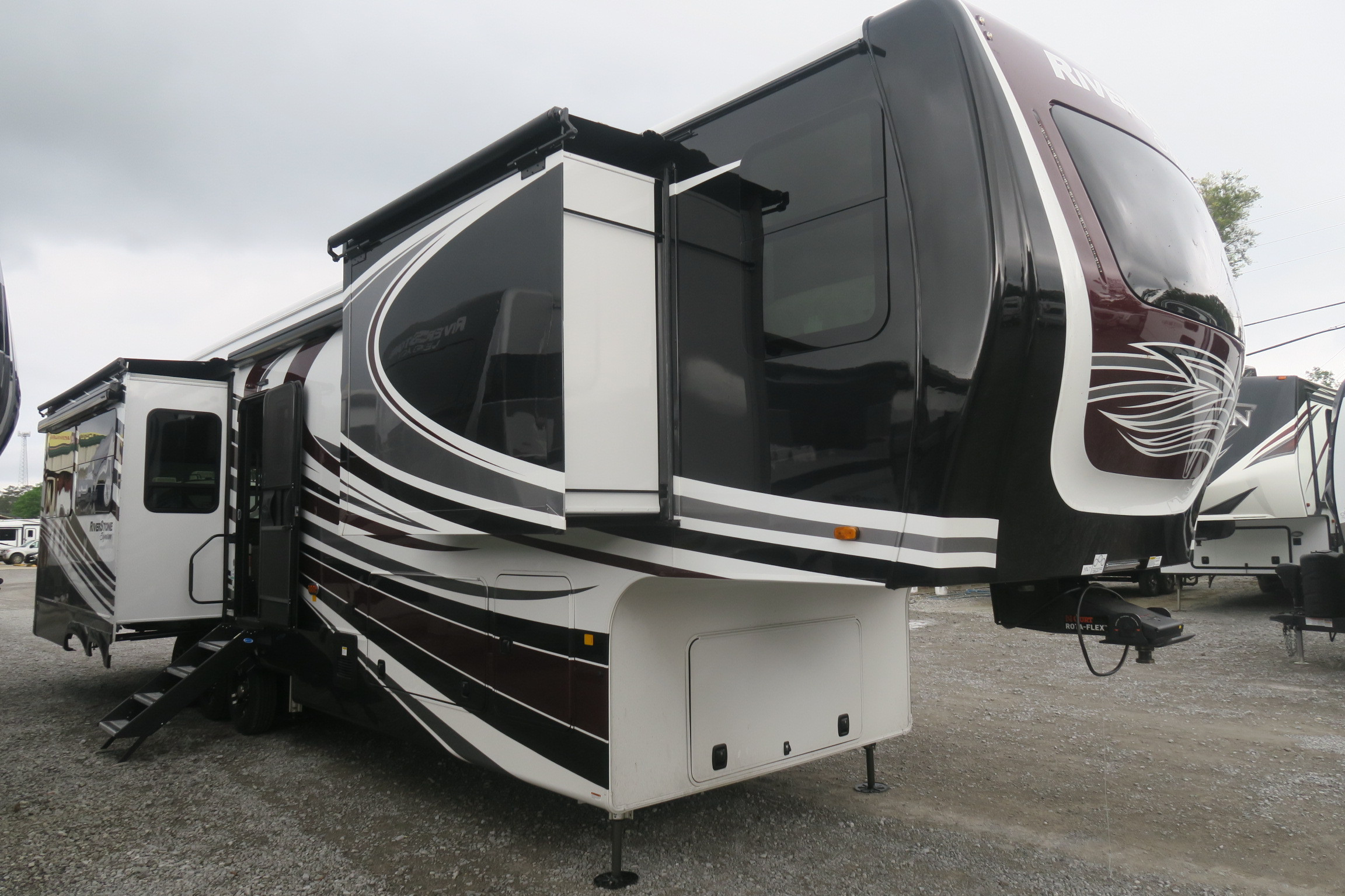 NEW 2023 RIVERSTONE LEGACY 41RL Overview Berryland Campers