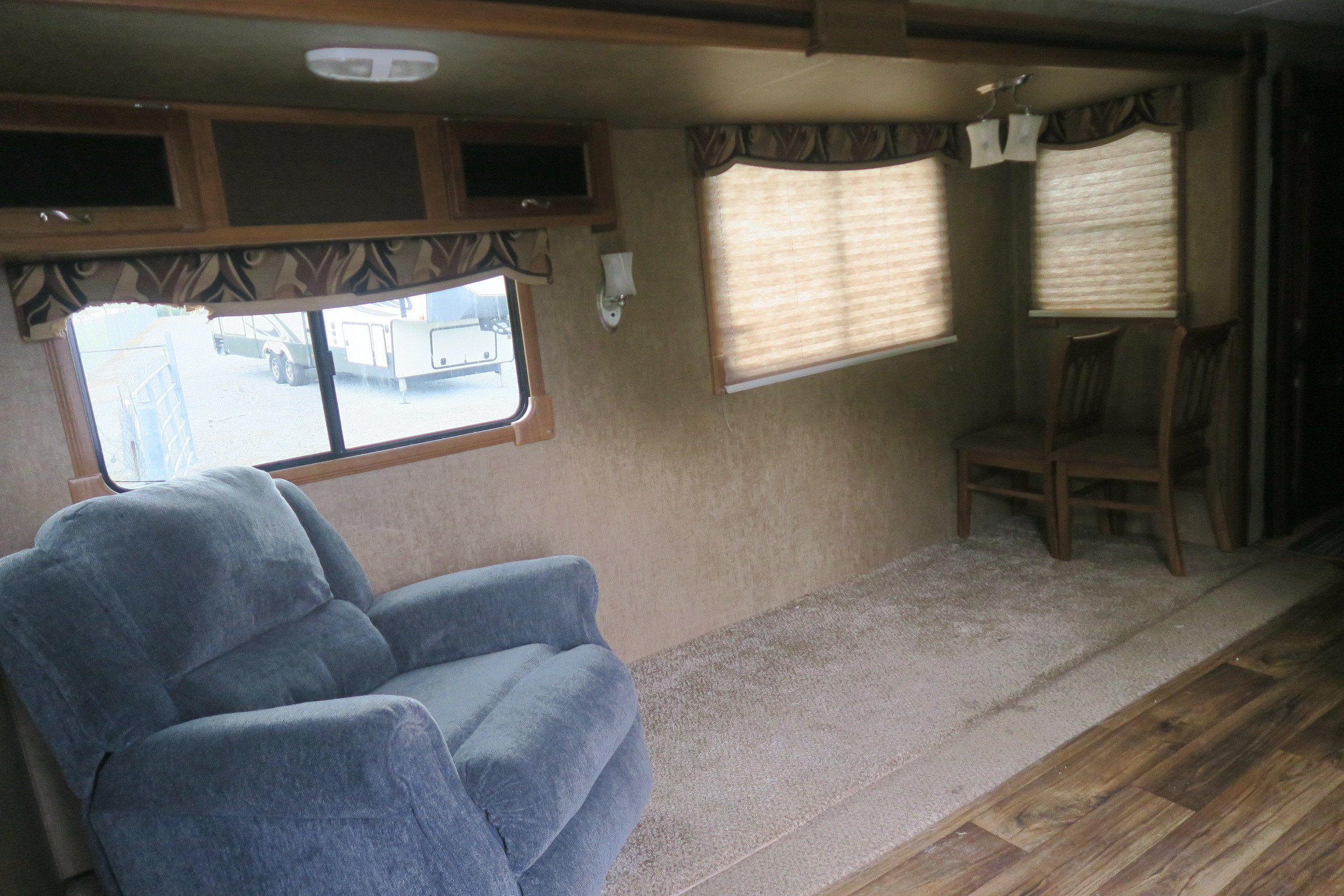 USED 2015 LACROSSE 311FKD Overview Berryland Campers