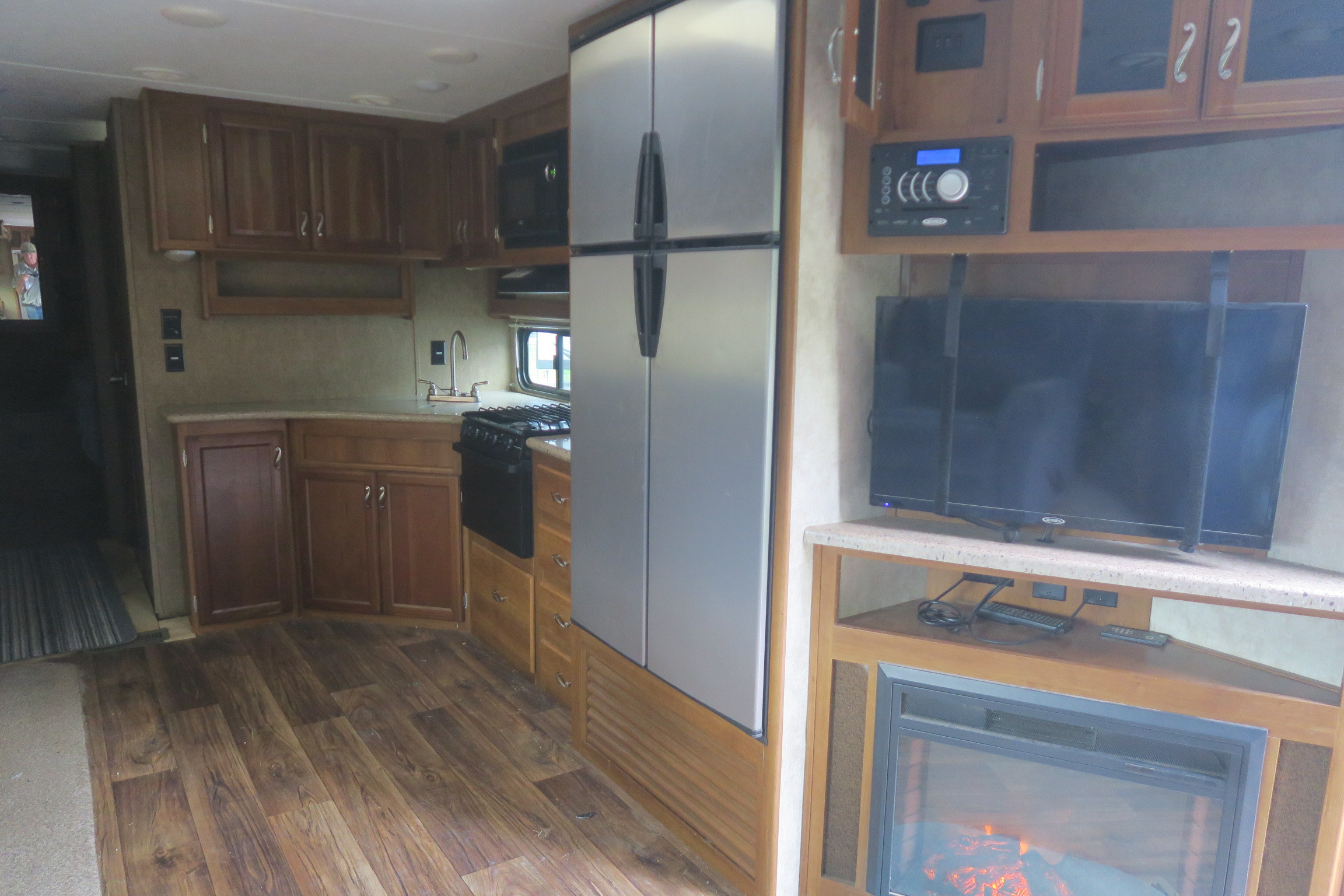 USED 2015 LACROSSE 311FKD Overview Berryland Campers