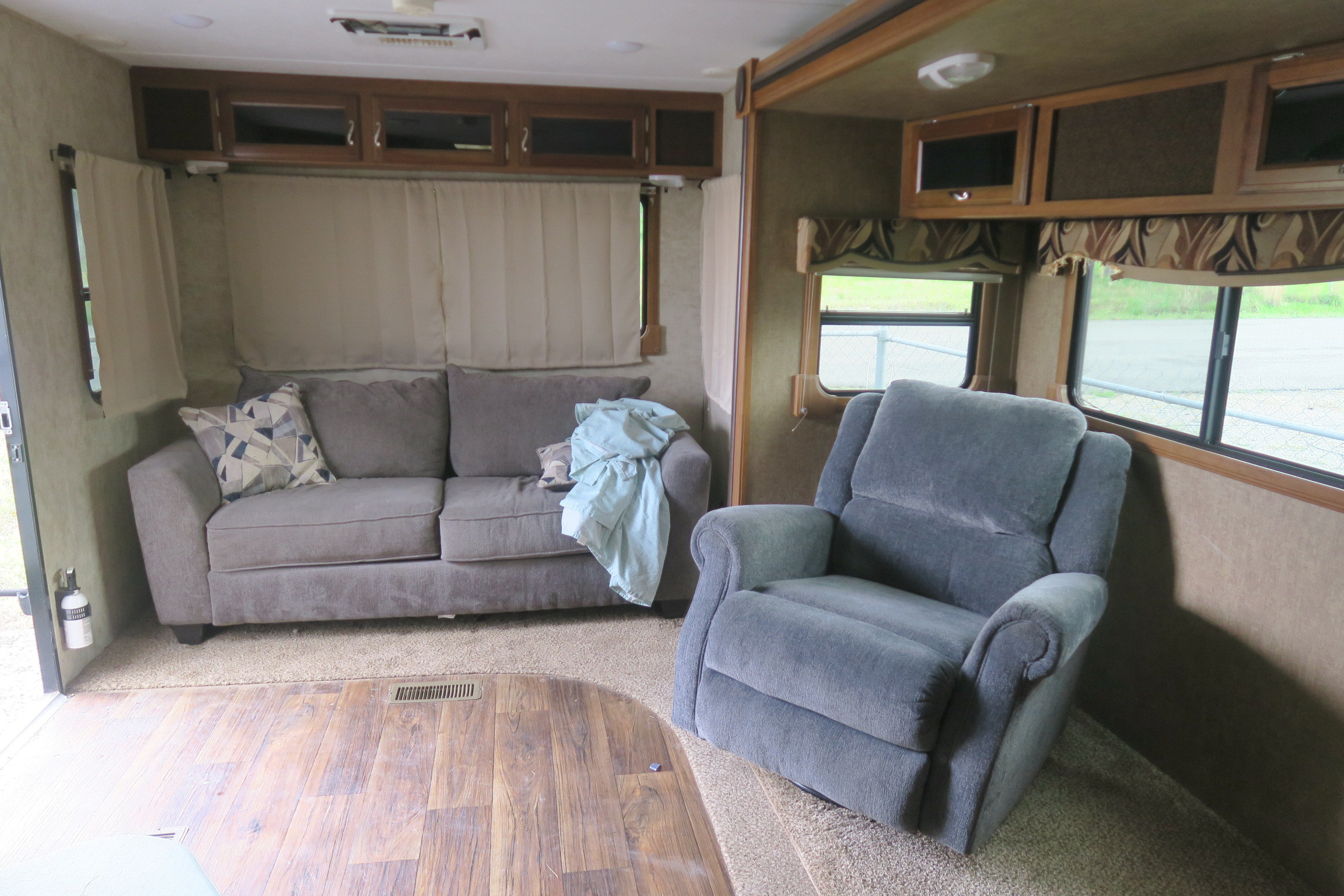 USED 2015 LACROSSE 311FKD Overview Berryland Campers
