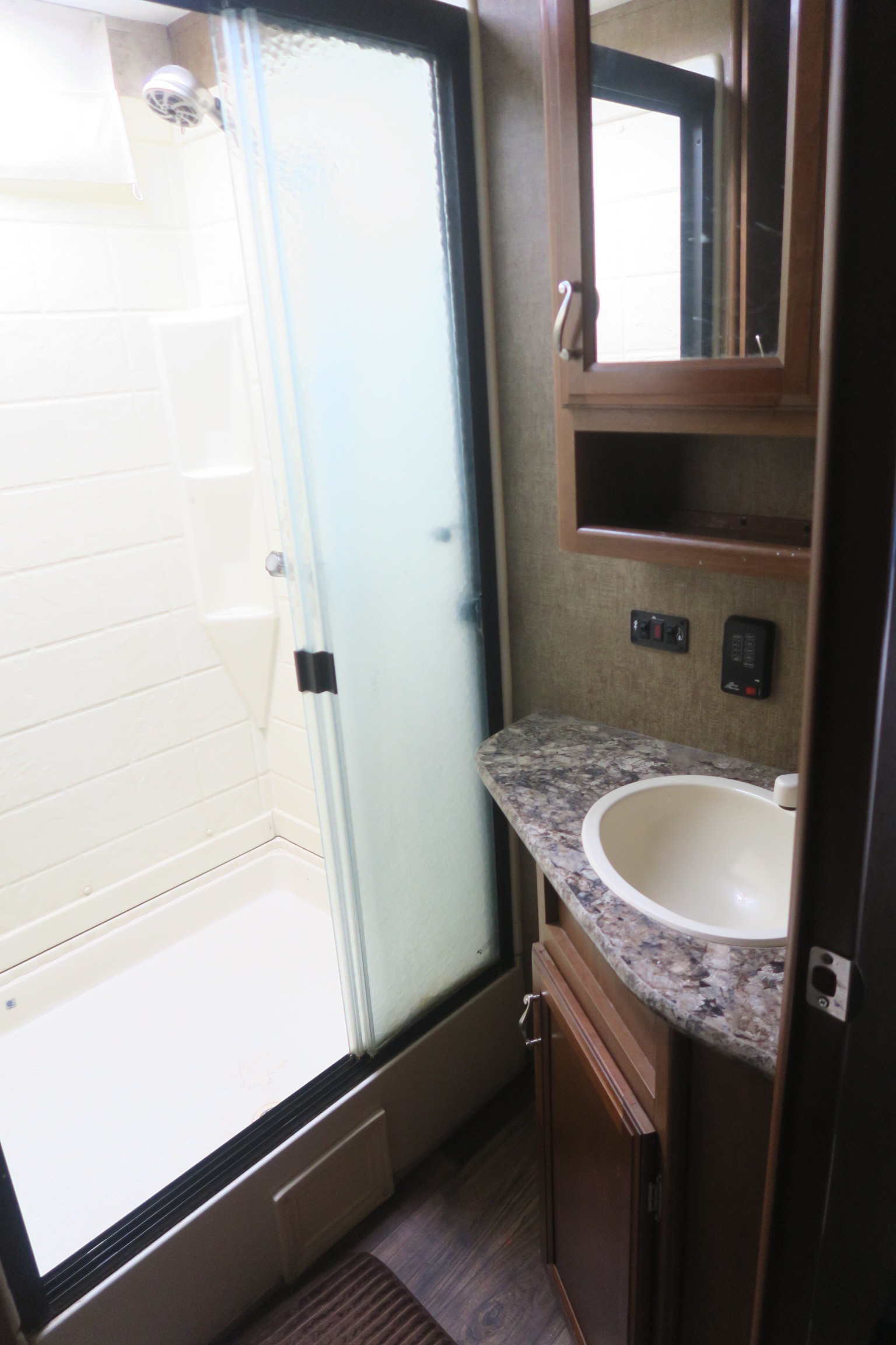 USED 2015 LACROSSE 311FKD Overview Berryland Campers