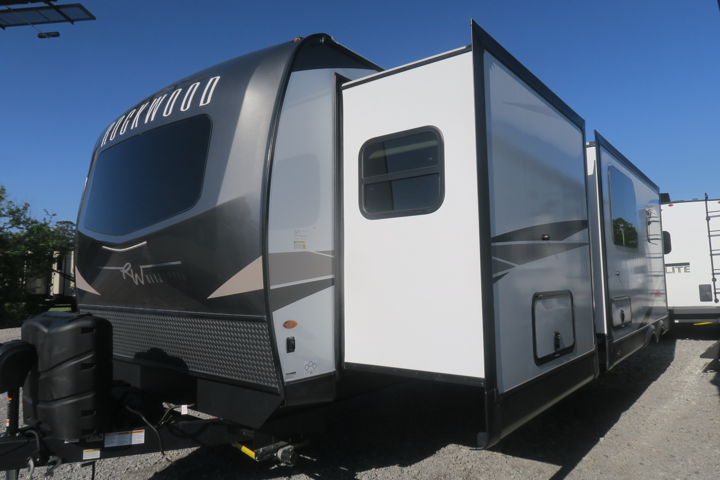 NEW 2023 ROCKWOOD ULTRA LITE 2911BS Overview Berryland Campers